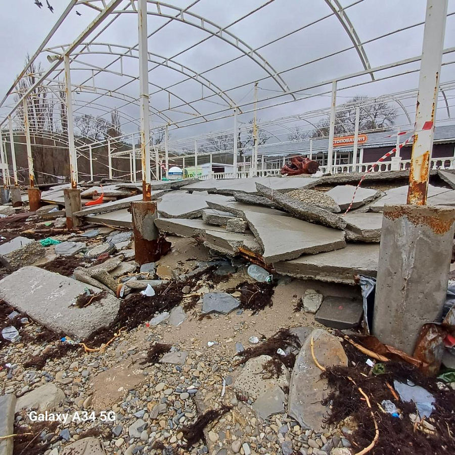 В результате недавнего шторма, природные катаклизмы, несомненно нанесли существенный ущерб пляжной территории и объектам санатория
