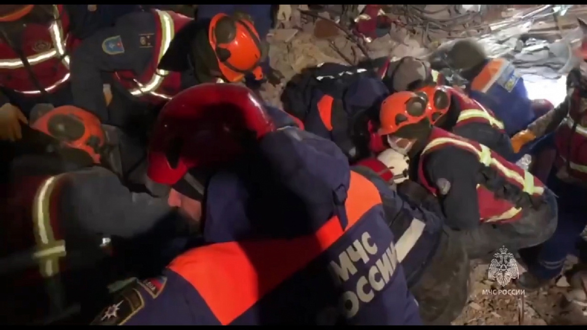 Российские врачи в Турции спасли мужчину, который почти 7 суток находился под завалами